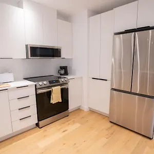 Beautifully Renovated 3br Downtown 2min To Metro , Montreal Canada