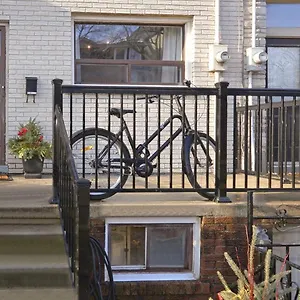Modern 1br - Near Trinity Bellwoods Park , Toronto Canada